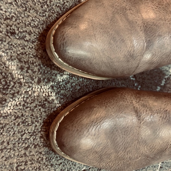 Shoes - Picture 2 of 4